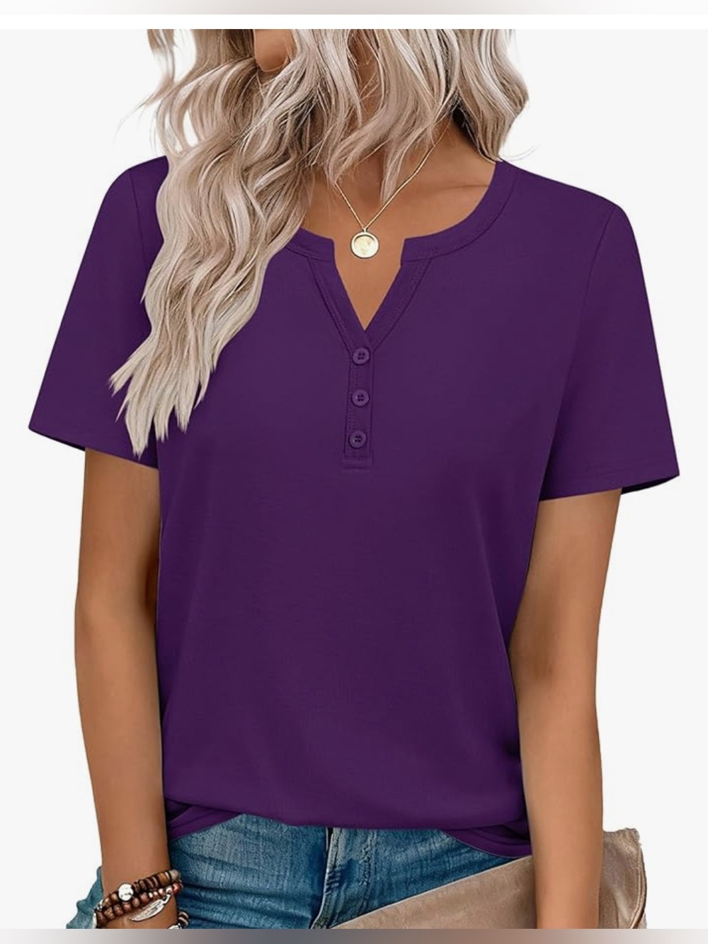 Women’s short sleeve v neck tee
Size large